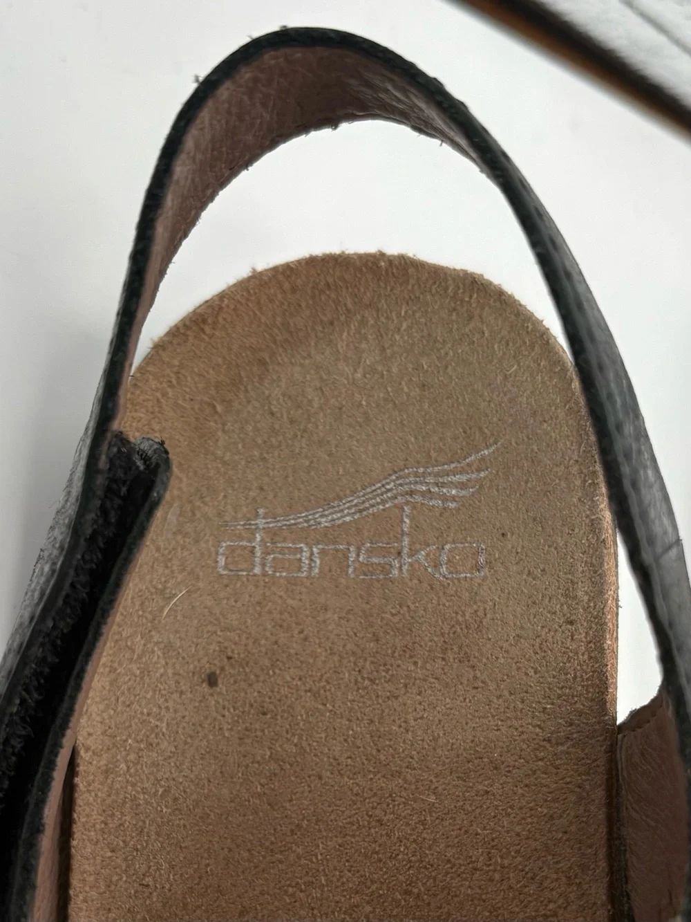 Dansko Reece Sandal Womens Size 8.5 Black Leather Thong Wedge Sandals Comfort